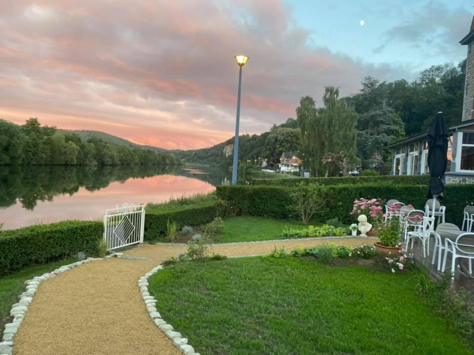 Maison Et Velos A Godinne Dans La Vallee De La Meuse Eksteriør bilde